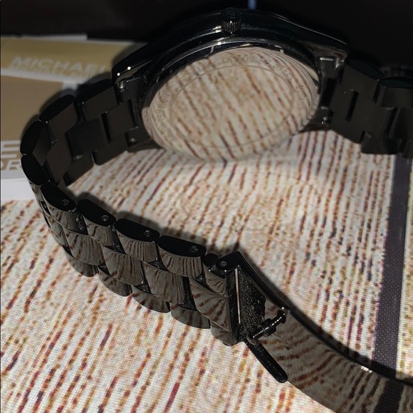 Michael Kors Watch - Picture 7 of 7